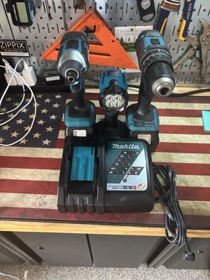 Makita Combo Set XDT11 1/2" Drill XDT11 1/4" Impact w/3.0Ah Batteries & Light - Image 1 of 4