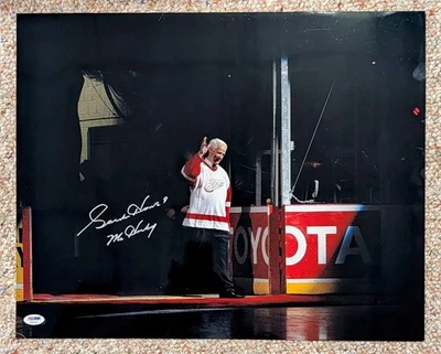 Gordie Howe Signed Autographed Detroit Red Wings 16x20 Photo - PSA/DNA COA AUTO - Image 1 of 3