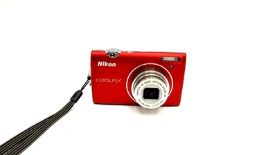 Nikon Coolpix S5100 - Digitalkamera - Rot - teildefekt - Bild 1 von 4