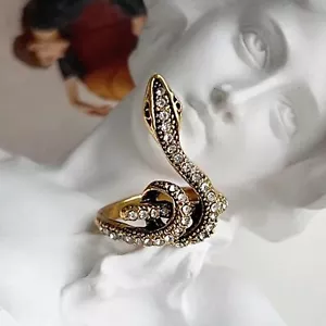 Intrincado Anillo Serpiente Serpiente Enrollada Oro Antiguo y Diamantes Circonitas Ropa de Calle NUEVO - Imagen 1 de 8