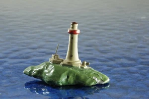 Leuchtturm mit kleiner Insel lin Hersteller Wiking 622c/3 , 1:1250 Schiffsmodell - Bild 1 von 3