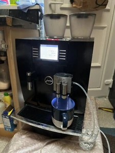Máquina de café comercial Jura GIGA X8c profesional grano a taza - Imagen 1 de 8
