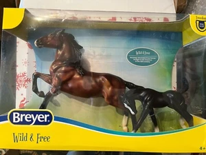 Cavalli modello Breyer selvaggi e liberi Mustang cavallo e puledro - Foto 1 di 3