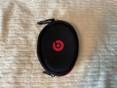 Estuche de transporte de repuesto Beats SOLO para los Beats Solo 3 - logotipo negro/rojo Foto 1 de 4