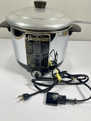 Cocina/freidora de aluminio Sunbeam CF-5 4 cuartos 110/120 V 1500 vatios Foto 1 de 4