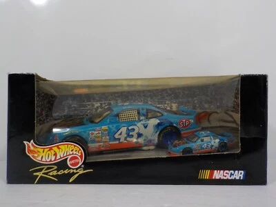 A1114 Hot Wheels John Andretti #43 STP paquete especial de 2 autos diecast 1/24 y 1/64 Foto 1 de 4