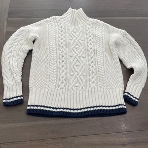 Damen Vineyard Vines Rollkragenpullover mit Zopfmuster - XS - Elfenbein mit marineblauen Akzenten - Bild 1 von 7