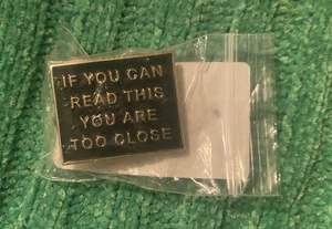 If You Can Read This You Are Too Close - Personal Space Emaille Pin Punk Style - Bild 1 von 1