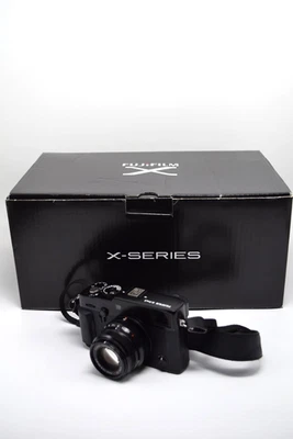 Fujifilm X-Pro 3    Spiegellose Systemkamera mit Fujinon XF 35mm Objektiv    Top - Bild 1 von 4