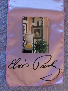 ELVIS PRESLEY LISA MARIE PRESLEY COLLECTIBLE CARD&ELVIS SIGNATURE PINK SCARF LT2