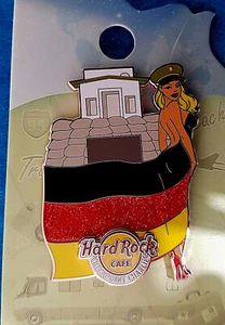 CHECKPOINT CHARLIE BERLIN BANDERA HITO NIÑA SERIE EJÉRCITO Hard Rock Café PIN LE - Imagen 1 de 1