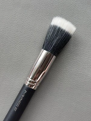 MAC 187 Duo Fiber Face Brush Discontinued New in Sleeve - Image 1 of 4