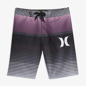 Pantalones cortos de mesa Hurley para niños y jóvenes alineados de 17" en negro - Imagen 1 de 3