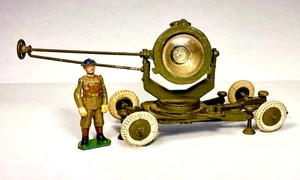 BRITAINS Lead Toy Soldier MOBILE SEARCHLIGHT WITH OPERATOR - Picture 1 of 2