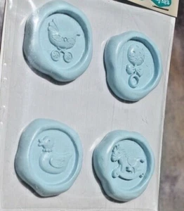 Pegatinas de sello de cera sintética, juego de 4 álbumes de recortes de artesanía azul bebé, nuevo en paquete - Imagen 1 de 3