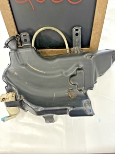 99 TO 04 ISUZU NPR W4500 550.0 WINDSHIELD BOTTLE TESTED GOOD SEE PICS - Picture 1 of 2
