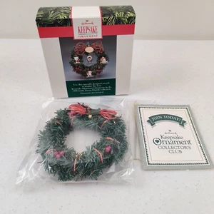 Vintage 1990 HALLMARK Little Frosty Memory Wreath w/Stand CHRISTMAS Holiday - Bild 1 von 5