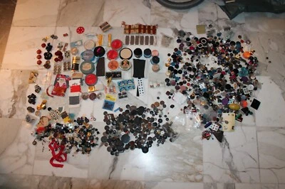 boutons 9 Hechter rubans couture mercerie agraphe fils lot divers poids 3,511 kg - Photo 1/4