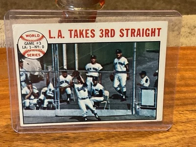 1964 Topps L.A. Takes 3rd Straight Serie Mundial Juego 3 #138 Dodgers Yankees EX Foto 1 de 3