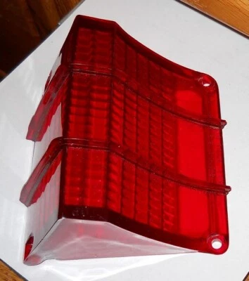 Lente de lanterna traseira direita Chevrolet El Camino Station Wagon NOS 1967 - Imagem 1 de 2