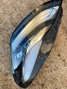 TESLA MODEL 3 Y HEADLIGHT Left 2021-2023 1077371-98-L Cracked - Picture 1 of 5