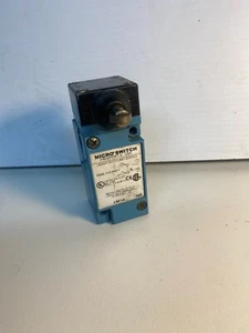 Honeywell LSF1A Heavy Duty Limit Switch, Plunger, Roller, 1Nc/1No, 10A @ 600V - Picture 1 of 5
