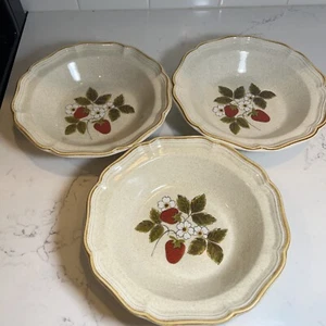 3- Mikasa Strawberry Festival Vegetable Bowls 9 3/4" EB801 EUC - Picture 1 of 9
