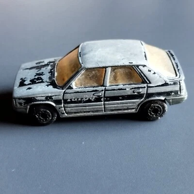 Matchbox  made in China in 1985 . Renault 11 . Needs a paint job ! . Scale 1:58 - Image 1 of 4