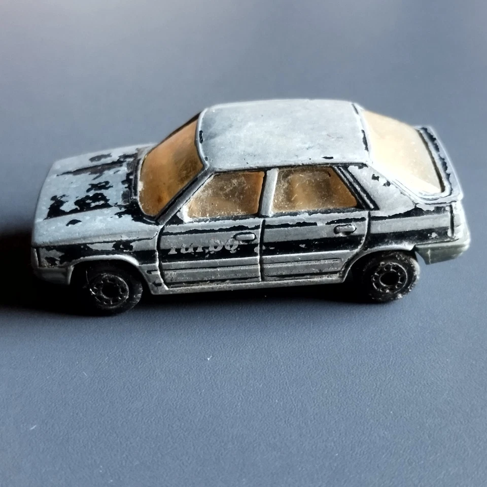 Matchbox  made in China in 1985 . Renault 11 . Needs a paint job ! . Scale 1:58 - Image 1 of 4