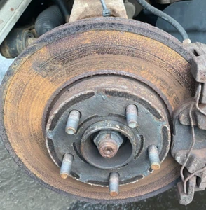 Ford C-Max 2010-2015 - petrol o/s-driver front wheel hub - breaking - 371 - Picture 1 of 12