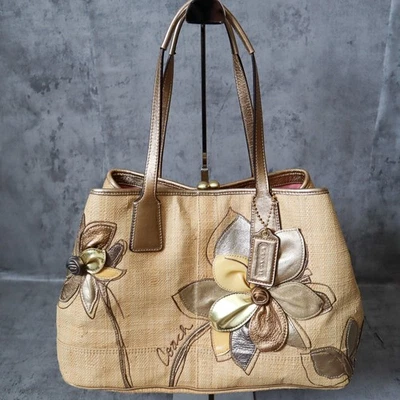 COACH F14867 Straw Bag Floral Corsage Kiss-lock 3-Compartment Shoulder Bag - Image 1 of 4
