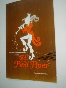 FREDDIE DAVIS & MARK WYNTER AUTOGRAPHS in a programme Ex - Picture 1 of 3