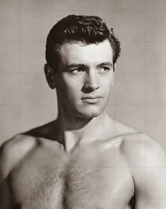 ROCK HUDSON - 10" x 8" Manly Beefcake 10" x 8" b/w Studio Portrait Photo 1950s - Bild 1 von 1