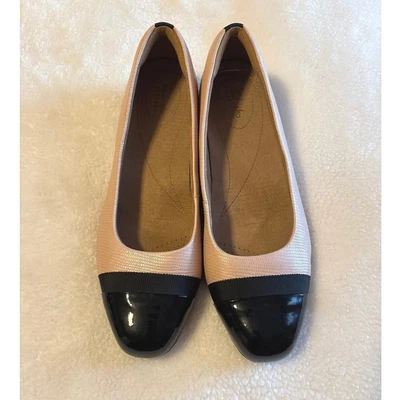 Clarks 女式 Keesha Rosa 粉色黑色帽趾芭蕾平底鞋 10M 码芭蕾舞鞋 — 第 1/4 张图片