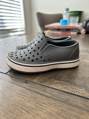 Zapatos Native para niños talla 7C Foto 1 de 4