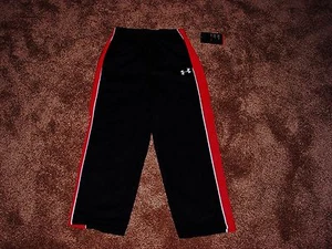 Neu mit Etikett Jungen Größe 4 Under Armour Stampede sportliche Trainingshose schwarz/rot R $ 33 - Bild 1 von 2