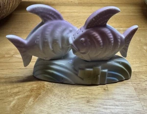 Salero y pimentero de peces tropicales de colección en soporte ondulado hecho en Japón, usado en excelente estado - Imagen 1 de 6