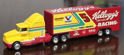 NASCAR ® #5 KELLOGG'S ® SUPER STAR™ TRANSPORTERS SERIES II SEMI TRUCK 1:87 R/R - Image 1 of 4