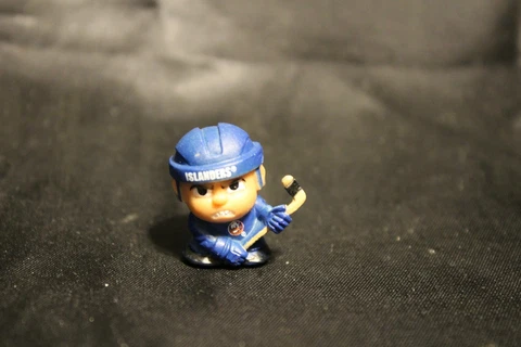 Collectible NHL TEENYMATES Series 3 Figure - NEW YORK ISLANDERS - NEW! Loose Cover
