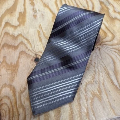 Corbata de seda a rayas Giorgio Armani gris púrpura hecha en Italia estilo clásico de negocios Foto 1 de 4