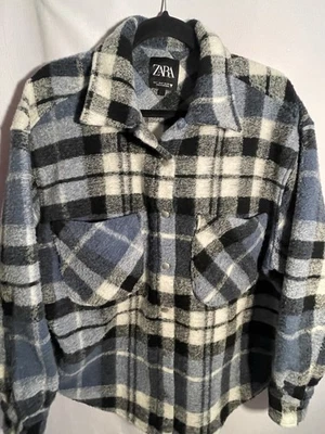 Jaqueta Zara Feminina Pequena Mescla de Lã Azul Preto Branco Xadrez Botão para Cima Shacket - Imagem 1 de 4