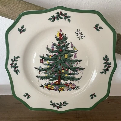 Spode Christmas Tree Dinner Plate Scalloped Edge Green - Image 1 of 4