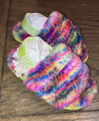 Sapatos rasos UGG Fluff Yeah Pixelate infantil meninas 8 25 chinelos 1129072T - Imagem 1 de 3