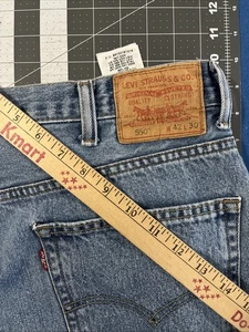 Pantalones de mezclilla de colección Levi’s 550 calce relajado para hombre 42x30 azul piedra desvanecida clara 100 % algodón - Imagen 1 de 9