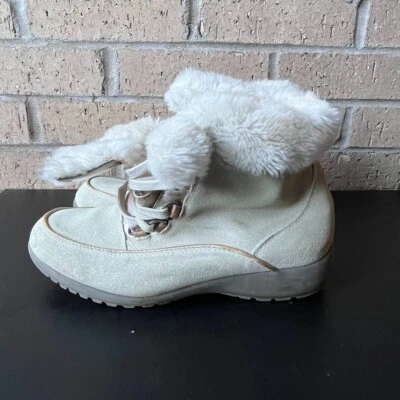 Sporto Amanda Light Gray Suede Pom Pom Winter Ankle Boots Size 7 M Faux Fur Snow - Image 1 of 4