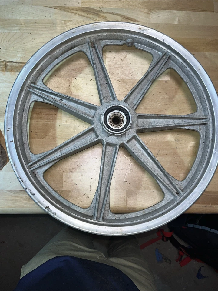 Llanta de aluminio Yamaha RD400 1976 OEM Cast Mag #6 Foto 1 de 4