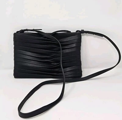 Bolsa de mão Vince Camuto Draya preta couro genuíno corpo X clutch ombro - Imagem 1 de 4