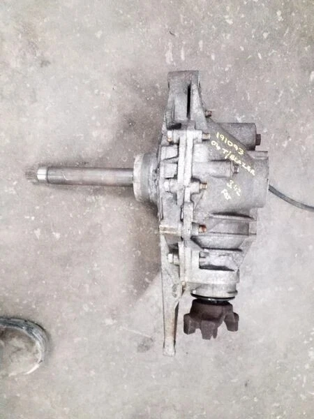 2003-2009 GMC Envoy Front Axle Differential Carrier Assembly 3.42 Ratio - OEM. - Image 1 of 1