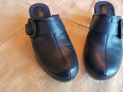 Clarks Women Artisan Black Leather Mule Clogs Sz 8M - Image 1 of 4