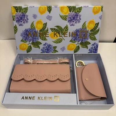全新带标签 Anne Klein 链式钱包斜挎包带卡片袋 2 件套玫瑰(粉色) — 第 1/4 张图片